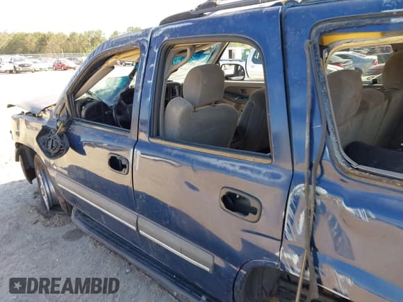 ✅ 2003 Chevrolet Tahoe LT • VIN: 1GNEC13Z13J280286 • Lot: 42010980. Listed on IAAI with Not provided. Free auction sales archive from the USA and detailed vehicle history report at DreamBid. Image 14.