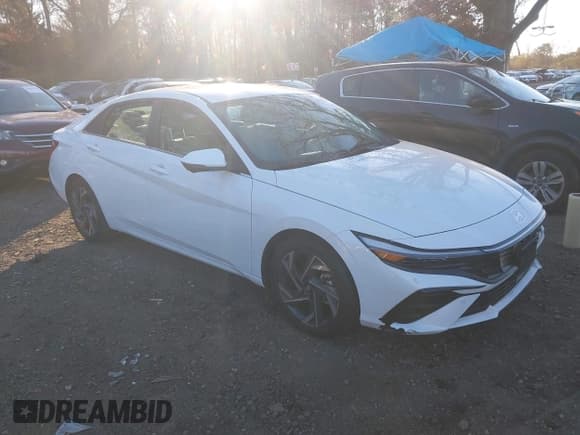 ✅ 2024 Hyundai Elantra Limited • VIN: KMHLP4DG9RU693322 • Lot: 43641580. Wystawiony na IAAI z przebiegiem 5 248 mil. Bezpłatny archiwum sprzedaży aukcyjnych z USA i szczegółowy raport historii pojazdu na DreamBid. Zdjęcie 1.