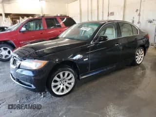 ✅ 2006 BMW 3 Series 330i • VIN: WBAVB33586KR75977 • Лот: 93295495. Опубликован ранее на Copart с пробегом 193 107 миль. Бесплатный доступ к архиву аукционных продаж из США и подробный отчёт об истории автомобиля на DreamBid. Изображение 1.