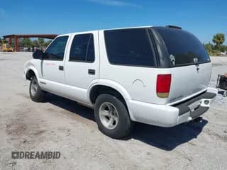 ✅ 2005 Chevrolet Blazer LS • VIN: 1GNCS13XX5K115097 • Lot: 41847144. Wystawiony na IAAI z przebiegiem 156 497 mil. Bezpłatny archiwum sprzedaży aukcyjnych z USA i szczegółowy raport historii pojazdu na DreamBid. Zdjęcie 3.