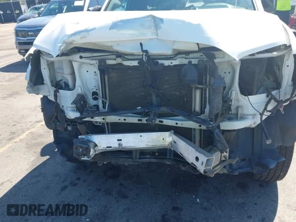 ✅ 2020 Toyota Tacoma SR • VIN: 5TFRX5GN2LX177453 • Lot: 43285689. Wystawiony na IAAI z przebiegiem 100 011 mil. Bezpłatny archiwum sprzedaży aukcyjnych z USA i szczegółowy raport historii pojazdu na DreamBid. Zdjęcie 6.