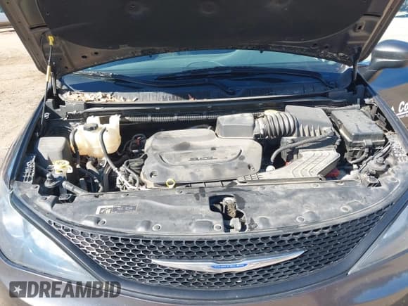 ✅ 2020 Chrysler Voyager L • VIN: 2C4RC1AG3LR210134 • Lot: 43590463. Listed on IAAI with 41,312 mi. Free auction sales archive from the USA and detailed vehicle history report at DreamBid. Image 10.