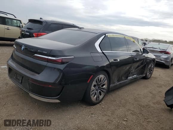 ✅ 2024 BMW i7 eDrive50 • VIN: WBY43EJ05RCR08328 • Лот: 82424305. Опубликован ранее на Copart с пробегом Не указан. Бесплатный доступ к архиву аукционных продаж из США и подробный отчёт об истории автомобиля на DreamBid. Изображение 3.