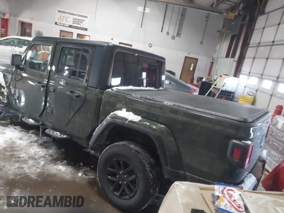 ✅ 2023 Jeep Gladiator Freedom • VIN: 1C6HJTAG7PL566296 • Lot: 41614029. Wystawiony na IAAI z przebiegiem 10 962 mil. Bezpłatny archiwum sprzedaży aukcyjnych z USA i szczegółowy raport historii pojazdu na DreamBid. Zdjęcie 3.