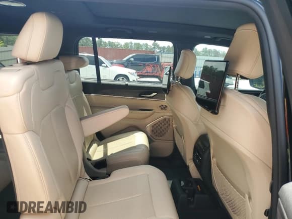 ✅ 2023 Jeep Grand Cherokee Limited • VIN: 1C4RJJBG5P8778343 • Lot: 66888045. Listed on Copart with 53,292 mi. Free auction sales archive from the USA and detailed vehicle history report at DreamBid. Image 11.