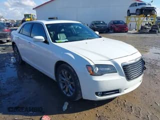 ✅ 2014 Chrysler 300 S • VIN: 2C3CCAGG5EH353032 • Лот: 43591067. Опубликован ранее на IAAI с пробегом 131 836 миль. Бесплатный доступ к архиву аукционных продаж из США и подробный отчёт об истории автомобиля на DreamBid. Изображение 1.
