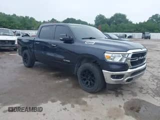 2020 Ram 1500 Lone Star z VIN 1C6SRFFT2LN348660, wystawiony jako IAAI lot #42800656 z przebiegiem 87 634 mil mil oraz . Historia ofert i sprzedaży dostępna na DreamBid. Obrazek 1.