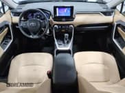 ✅ 2023 Toyota RAV4 Hybrid LE • VIN: 4T3LWRFV0PU105372 • Lot: 91110405. Wystawiony na Copart z przebiegiem 33 713 mil. Bezpłatny archiwum sprzedaży aukcyjnych z USA i szczegółowy raport historii pojazdu na DreamBid. Zdjęcie 8.