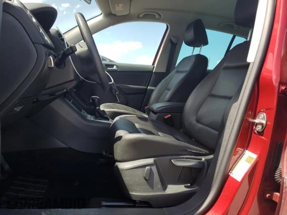 ✅ 2012 Volkswagen Tiguan SE • VIN: WVGAV7AX7CW077231 • Лот: 62350405. Опубликован ранее на Copart с пробегом 162 155 миль. Бесплатный доступ к архиву аукционных продаж из США и подробный отчёт об истории автомобиля на DreamBid. Изображение 7.