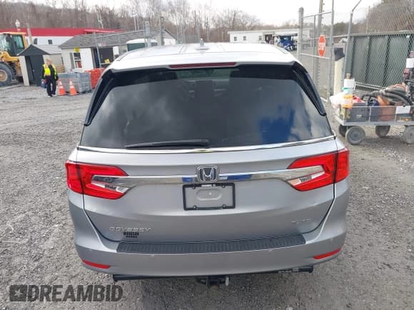 ✅ 2018 Honda Odyssey Elite • VIN: 5FNRL6H95JB051582 • Lot: 43740163. Listed on IAAI with 72,332 mi. Free auction sales archive from the USA and detailed vehicle history report at DreamBid. Image 16.