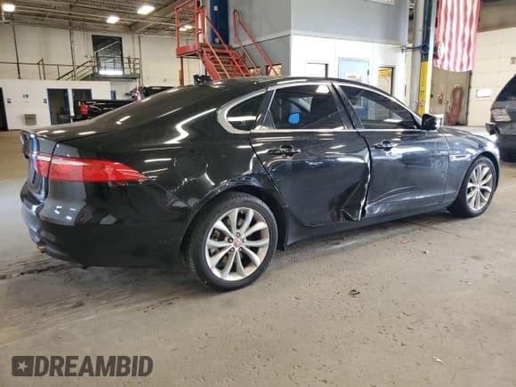 ✅ 2018 Jaguar XF 25t Premium • VIN: SAJBJ4FX2JCY56533 • Lot: 68189675. Wystawiony na Copart z przebiegiem 96 862 mil. Bezpłatny archiwum sprzedaży aukcyjnych z USA i szczegółowy raport historii pojazdu na DreamBid. Zdjęcie 3.