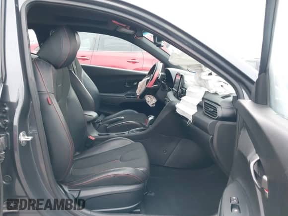 2021 Hyundai Veloster 2.0 z VIN KMHTG6AF1MU032870, wystawiony jako IAAI lot #41323767 z przebiegiem 25 955 mil mil oraz . Historia ofert i sprzedaży dostępna na DreamBid. Obrazek 5.