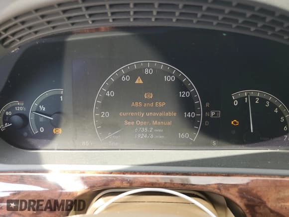 ✅ 2007 Mercedes-Benz S 550 • VIN: WDDNG86X47A145590 • Lot: 71184285. Wystawiony na Copart z przebiegiem 192 476 mil. Bezpłatny archiwum sprzedaży aukcyjnych z USA i szczegółowy raport historii pojazdu na DreamBid. Zdjęcie 9.