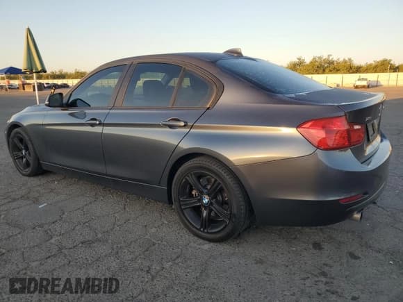 ✅ 2015 BMW 3 Series 320i xDrive • VIN: WBA3C3G52FNS74672 • Lot: 85561445. Wystawiony na Copart z przebiegiem 137 425 mil. Bezpłatny archiwum sprzedaży aukcyjnych z USA i szczegółowy raport historii pojazdu na DreamBid. Zdjęcie 2.