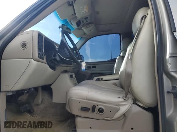 ✅ 2002 Chevrolet Suburban LT • VIN: 3GNEC16Z72G351020 • Lot: 91427085. Wystawiony na Copart z przebiegiem 162 168 mil. Bezpłatny archiwum sprzedaży aukcyjnych z USA i szczegółowy raport historii pojazdu na DreamBid. Zdjęcie 7.