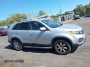 ✅ 2011 Kia Sorento LX • VIN: 5XYKTDA2XBG169589 • Lot: 43380076. Wystawiony na IAAI z przebiegiem 170 911 mil. Bezpłatny archiwum sprzedaży aukcyjnych z USA i szczegółowy raport historii pojazdu na DreamBid. Zdjęcie 13.