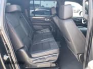 ✅ 2023 Chevrolet Suburban RST • VIN: 1GNSCEKD7PR187831 • Lot: 71786524. Wystawiony na Copart z przebiegiem 42 507 mil. Bezpłatny archiwum sprzedaży aukcyjnych z USA i szczegółowy raport historii pojazdu na DreamBid. Zdjęcie 11.