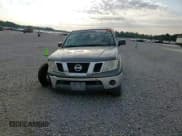 ✅ 2009 Nissan Frontier SE • VIN: 1N6AD07UX9C421105 • Lot: 71951375. Wystawiony na Copart z przebiegiem 110 450 mil. Bezpłatny archiwum sprzedaży aukcyjnych z USA i szczegółowy raport historii pojazdu na DreamBid. Zdjęcie 13.