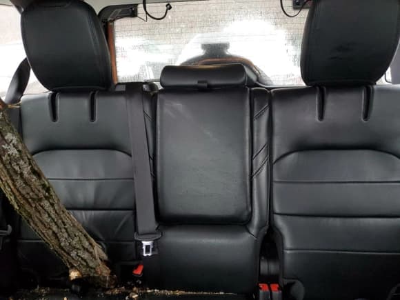 ✅ 2022 Jeep Wrangler Unlimited Sahara High Altitude • VIN: 1C4JJXP69NW228331 • Lot: 46807085. Wystawiony na Copart z przebiegiem 26 225 mil. Bezpłatny archiwum sprzedaży aukcyjnych z USA i szczegółowy raport historii pojazdu na DreamBid. Zdjęcie 10.