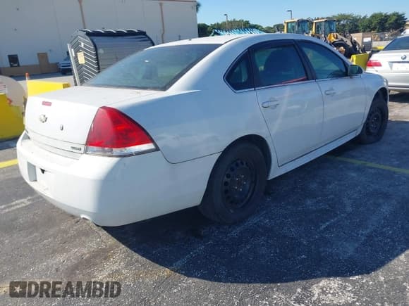 ✅ 2014 Chevrolet Impala Police Police • VIN: 2G1WD5E36E1135499 • Lot: 43738292. Wystawiony na IAAI z przebiegiem 87 236 mil. Bezpłatny archiwum sprzedaży aukcyjnych z USA i szczegółowy raport historii pojazdu na DreamBid. Zdjęcie 4.