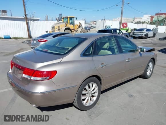 2007 Hyundai Azera SE with VIN KMHFC46F07A183646, listed as a IAAI auction lot 41705832 with 67,230 mi miles and . Bid and sale history available at DreamBid. Image 4.