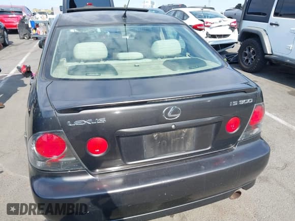 ✅ 2002 Lexus IS 300/350 • VIN: JTHBD192820061993 • Lot: 42772694. Listed on IAAI with 136,411 mi. Free auction sales archive from the USA and detailed vehicle history report at DreamBid. Image 16.