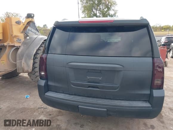 ✅ 2016 Chevrolet Suburban LT • VIN: 1GNSKHKC9GR317622 • Lot: 43579400. Wystawiony na IAAI z przebiegiem 92 808 mil. Bezpłatny archiwum sprzedaży aukcyjnych z USA i szczegółowy raport historii pojazdu na DreamBid. Zdjęcie 17.