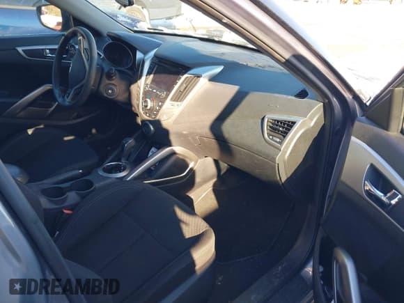 ✅ 2014 Hyundai Veloster • VIN: KMHTC6AD6EU204015 • Lot: 41318917. Wystawiony na IAAI z przebiegiem 77 355 mil. Bezpłatny archiwum sprzedaży aukcyjnych z USA i szczegółowy raport historii pojazdu na DreamBid. Zdjęcie 5.