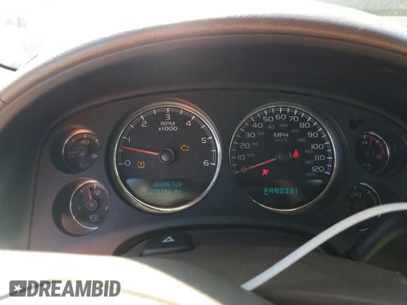 ✅ 2007 GMC Sierra 1500 SLT • VIN: 2GTEK13M171590910 • Lot: 82760445. Wystawiony na Copart z przebiegiem 273 754 mil. Bezpłatny archiwum sprzedaży aukcyjnych z USA i szczegółowy raport historii pojazdu na DreamBid. Zdjęcie 9.