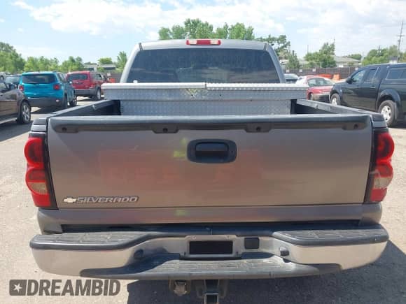 2006 Chevrolet Silverado 1500 LT1 z VIN 2GCEK13Z961269076, wystawiony jako IAAI lot #42697230 z przebiegiem 283 980 mil mil oraz . Historia ofert i sprzedaży dostępna na DreamBid. Obrazek 15.