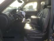 ✅ 2009 Chevrolet Suburban 2LT • VIN: 1GNFK26359J106153 • Lot: 68346734. Wystawiony na Copart z przebiegiem 150 176 mil. Bezpłatny archiwum sprzedaży aukcyjnych z USA i szczegółowy raport historii pojazdu na DreamBid. Zdjęcie 7.