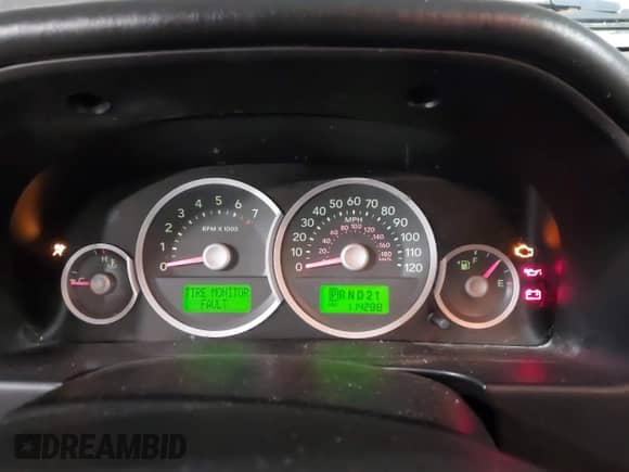 2006 Mercury Mariner Luxury z VIN 4M2CU56126KJ03006, wystawiony jako IAAI lot #42476543 z przebiegiem 114 288 mil mil oraz . Historia ofert i sprzedaży dostępna na DreamBid. Obrazek 7.