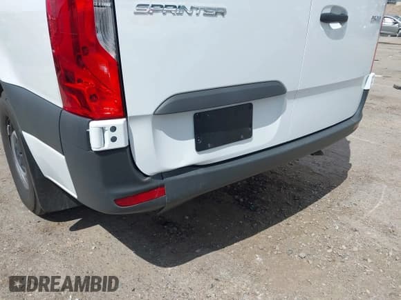 ✅ 2025 Mercedes-Benz Sprinter Passenger • VIN: W1Z4KFHY7SP819064 • Lot: 42761776. Wystawiony na IAAI z przebiegiem 1 985 mil. Bezpłatny archiwum sprzedaży aukcyjnych z USA i szczegółowy raport historii pojazdu na DreamBid. Zdjęcie 6.