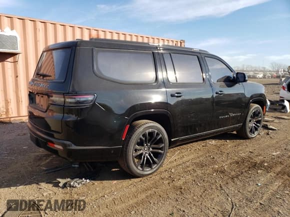 ✅ 2022 Jeep Grand Wagoneer Series II • VIN: 1C4SJVFJ8NS110034 • Lot: 76682143. Listed on Copart with 7,755 mi. Free auction sales archive from the USA and detailed vehicle history report at DreamBid. Image 3.