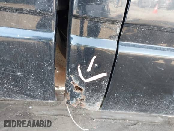 2000 Chevrolet Silverado 2500 with VIN 1GCGC24R4YR178236, listed as a IAAI auction lot 43571835 with 282,178 mi miles and . Bid and sale history available at DreamBid. Image 14.