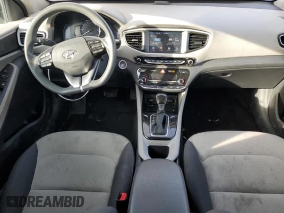 ✅ 2018 Hyundai Ioniq Blue • VIN: KMHC65LC7JU071863 • Lot: 45051175. Wystawiony na Copart z przebiegiem 142 061 mil. Bezpłatny archiwum sprzedaży aukcyjnych z USA i szczegółowy raport historii pojazdu na DreamBid. Zdjęcie 8.