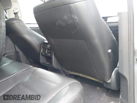 ✅ 2011 Volkswagen Touareg Sport • VIN: WVGFF9BP0BD003690 • Lot: 42965963. Wystawiony na IAAI z przebiegiem 204 150 mil. Bezpłatny archiwum sprzedaży aukcyjnych z USA i szczegółowy raport historii pojazdu na DreamBid. Zdjęcie 8.