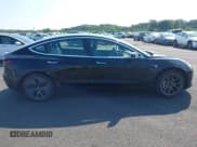 ✅ 2020 Tesla Model 3 Standard Range Plus • VIN: 5YJ3E1EA2LF792101 • Lot: 42764615. Wystawiony na IAAI z przebiegiem 128 215 mil. Bezpłatny archiwum sprzedaży aukcyjnych z USA i szczegółowy raport historii pojazdu na DreamBid. Zdjęcie 13.