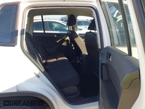 ✅ 2018 Volkswagen Tiguan • VIN: WVGAV7AX6JK001326 • Лот: 43422883. Опубликован ранее на IAAI с пробегом 91 695 миль. Бесплатный доступ к архиву аукционных продаж из США и подробный отчёт об истории автомобиля на DreamBid. Изображение 8.