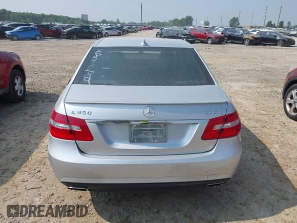 ✅ 2013 Mercedes-Benz E 350 Luxury • VIN: WDDHF8JB7DA684289 • Lot: 42423084. Listed on IAAI with 124,654 mi. Free auction sales archive from the USA and detailed vehicle history report at DreamBid. Image 17.
