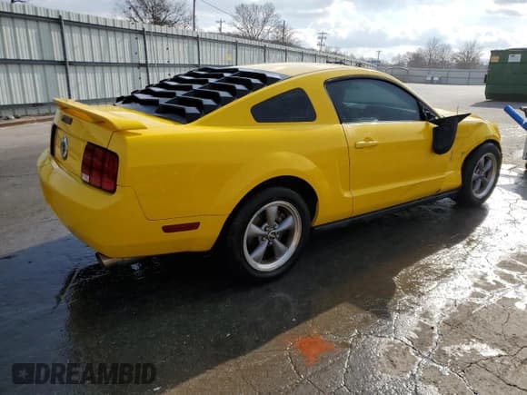 ✅ 2006 Ford Mustang Standard • VIN: 1ZVFT80NX65101485 • Lot: 93646925. Wystawiony na Copart z przebiegiem 179 372 mil. Bezpłatny archiwum sprzedaży aukcyjnych z USA i szczegółowy raport historii pojazdu na DreamBid. Zdjęcie 3.