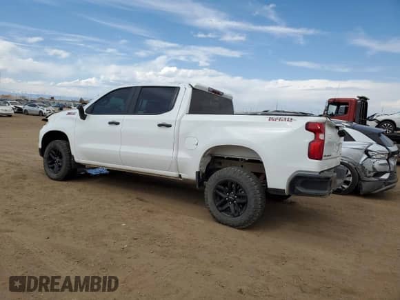 2022 Chevrolet Silverado 1500 Custom Trail Boss with VIN 3GCPDCED0NG578005, listed as a Copart auction lot 50576955 with 28,425 mi miles and Salvage title. Bid and sale history available at DreamBid. Image 2.