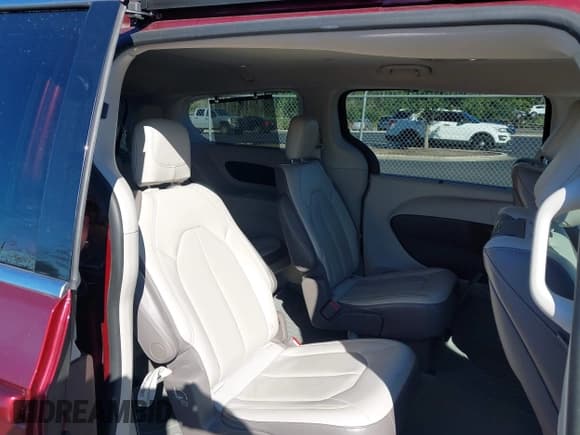 ✅ 2017 Chrysler Pacifica Touring L Plus • VIN: 2C4RC1EG8HR850650 • Lot: 43480369. Listed on IAAI with 133,481 mi. Free auction sales archive from the USA and detailed vehicle history report at DreamBid. Image 8.