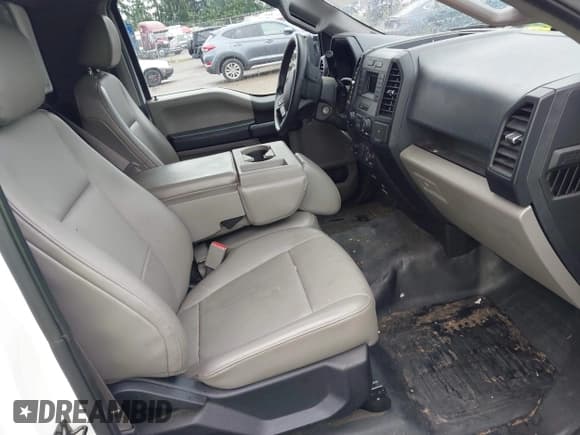 ✅ 2017 Ford F-150 XL • VIN: 1FTMF1CP3HKC87087 • Lot: 42996260. Wystawiony na IAAI z przebiegiem 85 594 mil. Bezpłatny archiwum sprzedaży aukcyjnych z USA i szczegółowy raport historii pojazdu na DreamBid. Zdjęcie 5.