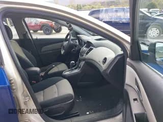 ✅ 2014 Chevrolet Cruze LS • VIN: 1G1PA5SG0E7190408 • Lot: 43389511. Wystawiony na IAAI z przebiegiem 158 021 mil. Bezpłatny archiwum sprzedaży aukcyjnych z USA i szczegółowy raport historii pojazdu na DreamBid. Zdjęcie 5.