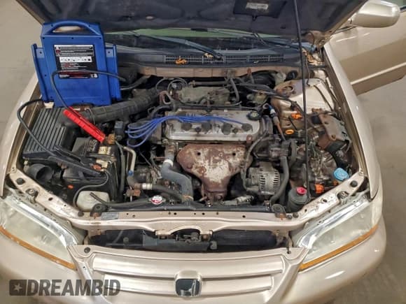 ✅ 2001 Honda Accord EX • VIN: 1HGCG55601A082764 • Lot: 93492545. Listed on Copart with 257,780 mi. Free auction sales archive from the USA and detailed vehicle history report at DreamBid. Image 11.