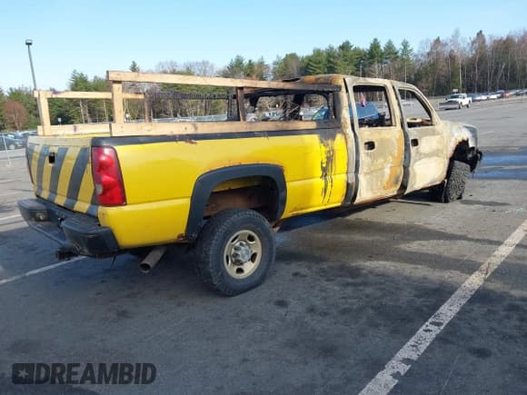 ✅ 2004 Chevrolet Silverado 2500HD LS • VIN: 1GCHC23U64F232996 • Lot: 42330065. Listed on IAAI with 122,803 mi. Free auction sales archive from the USA and detailed vehicle history report at DreamBid. Image 4.