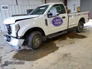 ✅ 2018 Ford F-250 XL • VIN: 1FTBF2A64JEB57475 • Lot: 45282165. Wystawiony na Copart z przebiegiem 120 022 mil. Bezpłatny archiwum sprzedaży aukcyjnych z USA i szczegółowy raport historii pojazdu na DreamBid. Zdjęcie 1.