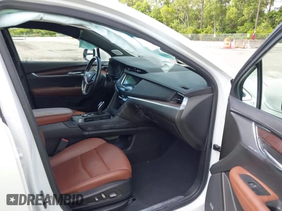 ✅ 2022 Cadillac XT5 FWD Premium Luxury • VIN: 1GYKNCRS3NZ182709 • Lot: 43384902. Wystawiony na IAAI z przebiegiem 91 161 mil. Bezpłatny archiwum sprzedaży aukcyjnych z USA i szczegółowy raport historii pojazdu na DreamBid. Zdjęcie 5.