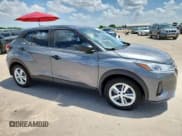 ✅ 2022 Nissan Kicks S • VIN: 3N1CP5BV8NL478145 • Lot: 61074325. Wystawiony na Copart z przebiegiem 52 697 mil. Bezpłatny archiwum sprzedaży aukcyjnych z USA i szczegółowy raport historii pojazdu na DreamBid. Zdjęcie 4.